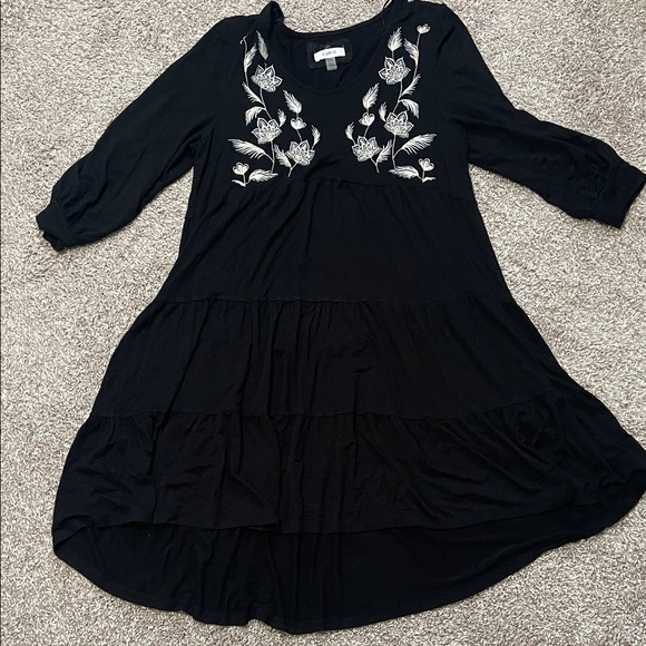 Cupio Dresses & Skirts - Cute Cupio Black Dress with White Floral Embroidery